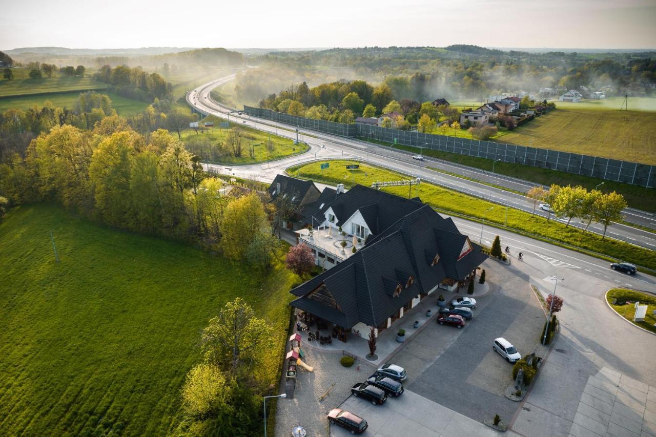 Dwor Świętoszówka Bagian luar foto